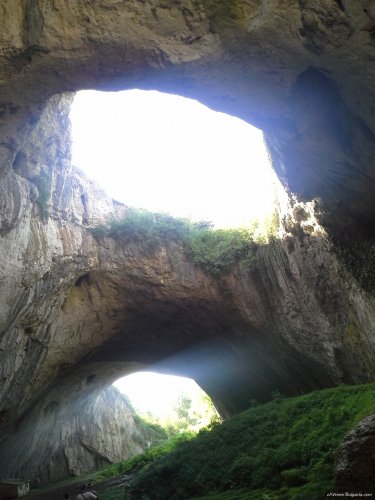 Devetashka cave